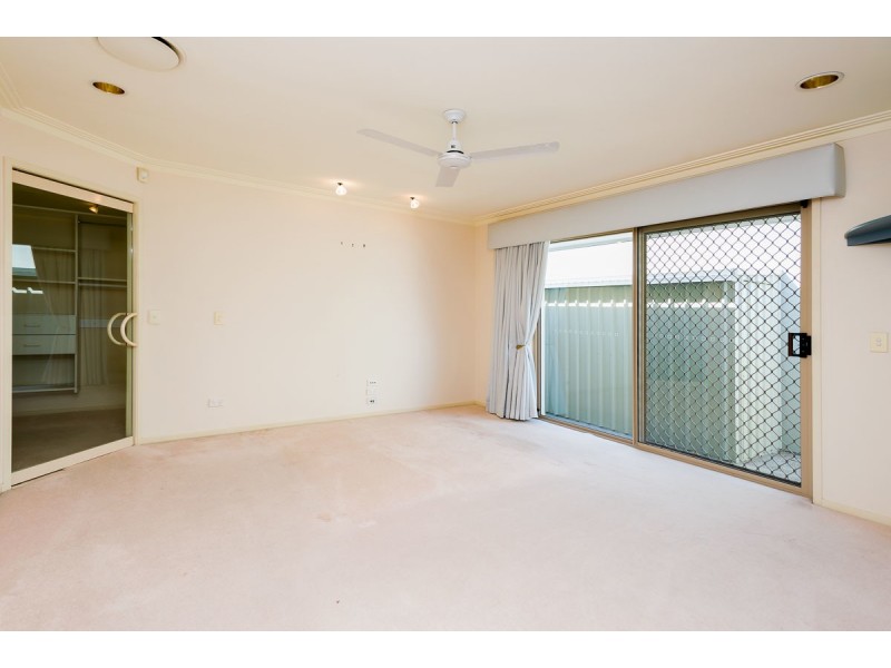 20 Bulolo Avenue, Runaway Bay QLD 4216