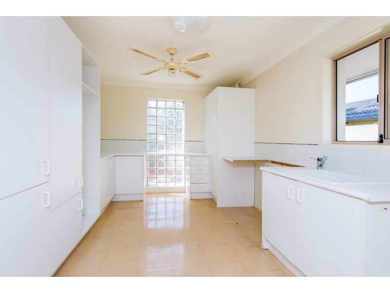 20 Bulolo Avenue, Runaway Bay QLD 4216