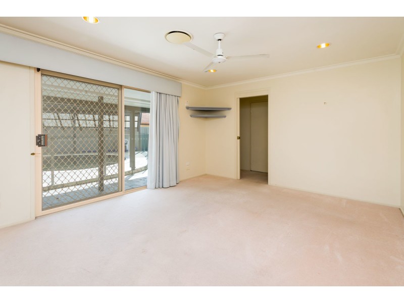 20 Bulolo Avenue, Runaway Bay QLD 4216