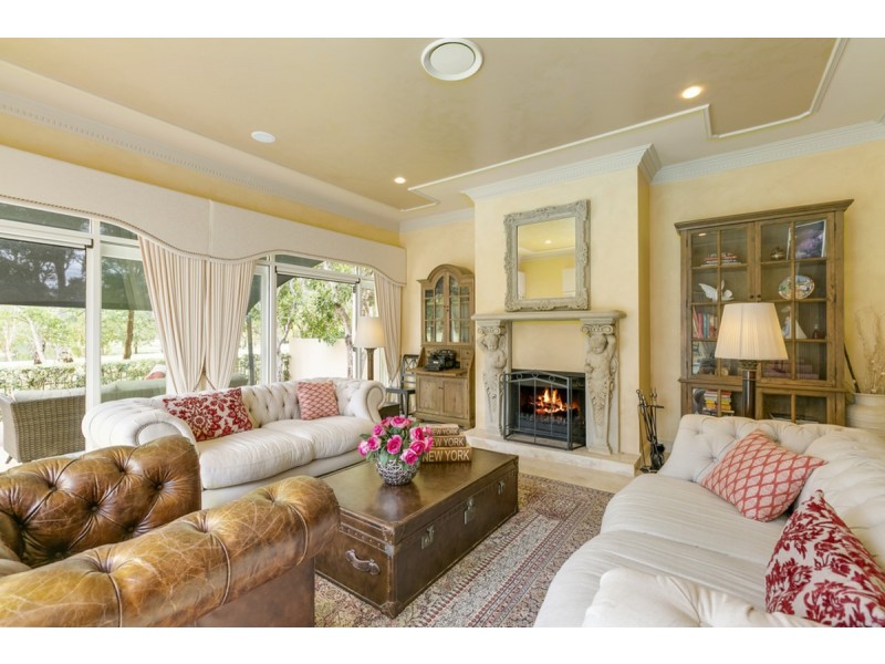 10 Jarvis Place, Arundel QLD 4214