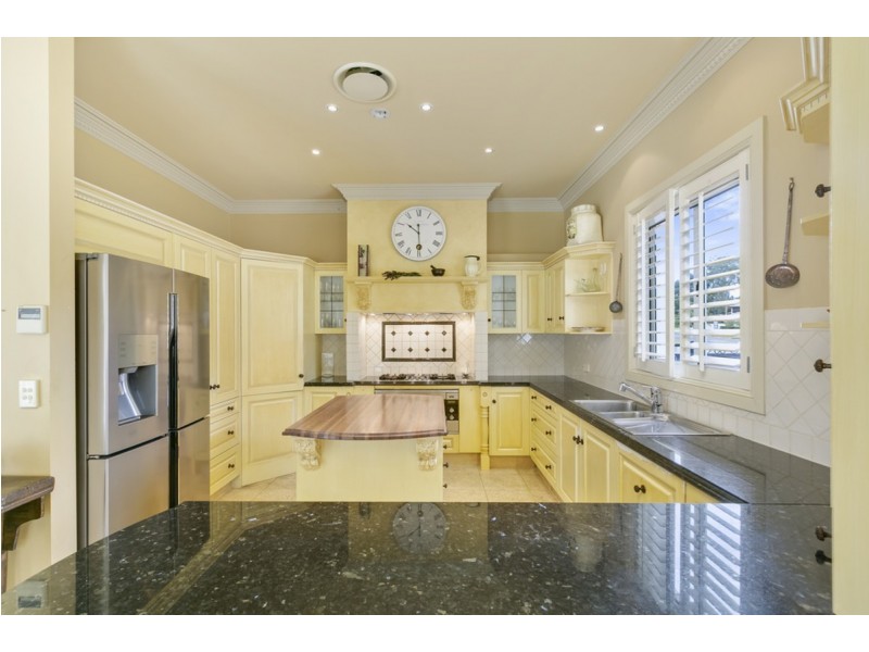 10 Jarvis Place, Arundel QLD 4214