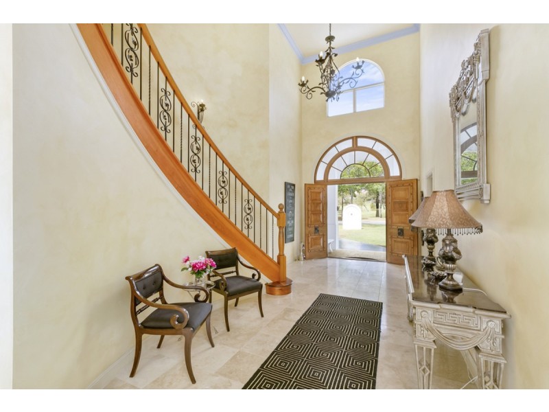 10 Jarvis Place, Arundel QLD 4214