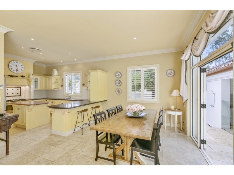 10 Jarvis Place, Arundel QLD 4214