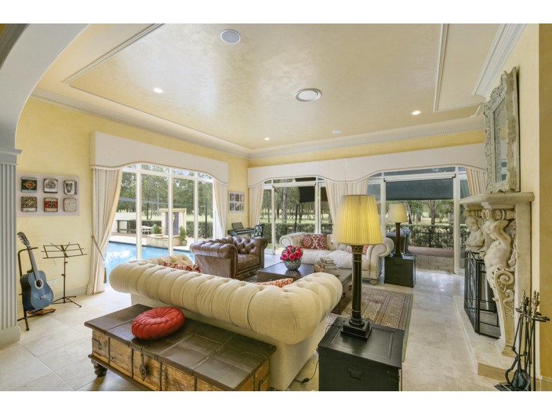 10 Jarvis Place, Arundel QLD 4214