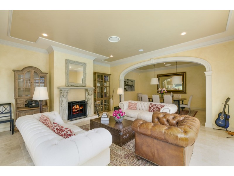 10 Jarvis Place, Arundel QLD 4214