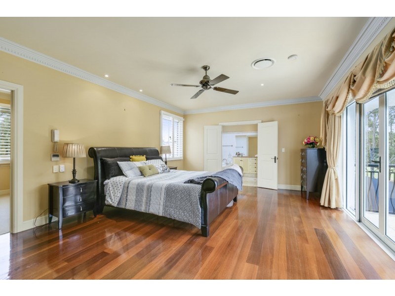 10 Jarvis Place, Arundel QLD 4214