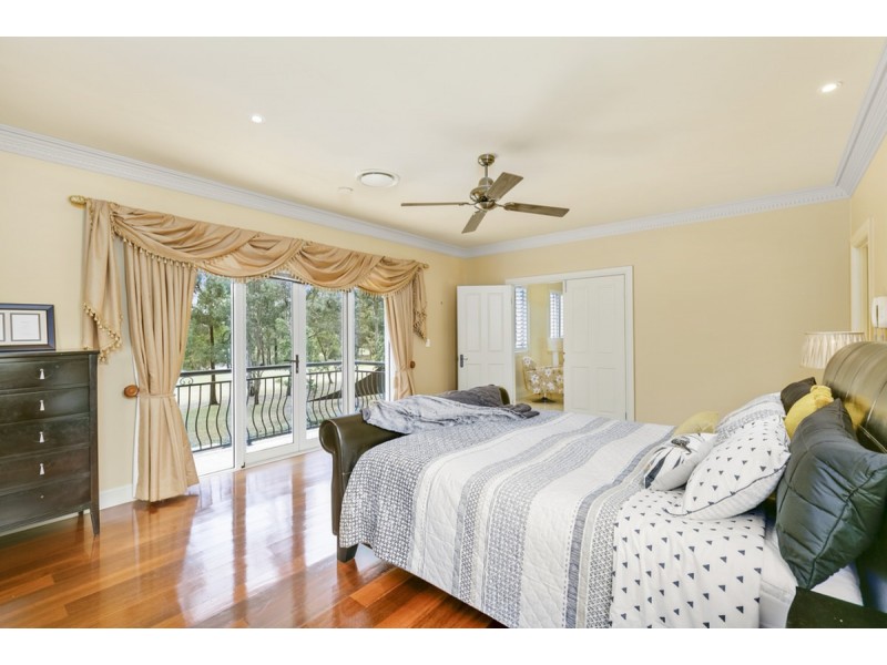 10 Jarvis Place, Arundel QLD 4214