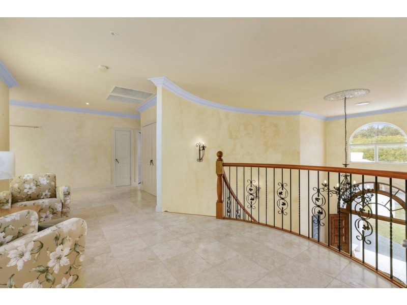 10 Jarvis Place, Arundel QLD 4214