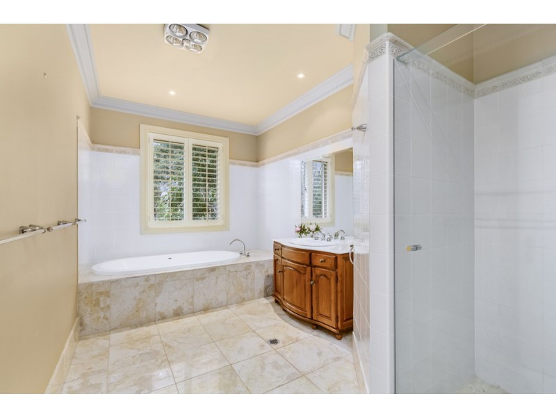 10 Jarvis Place, Arundel QLD 4214