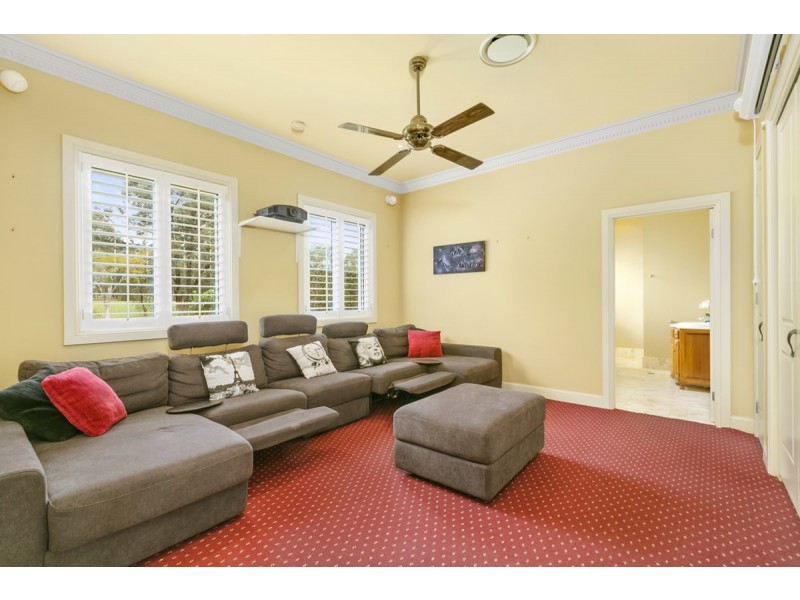 10 Jarvis Place, Arundel QLD 4214