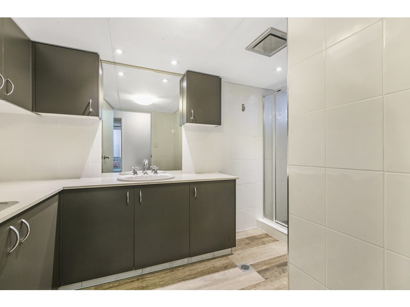 2/6 Parker Street, Labrador QLD 4215