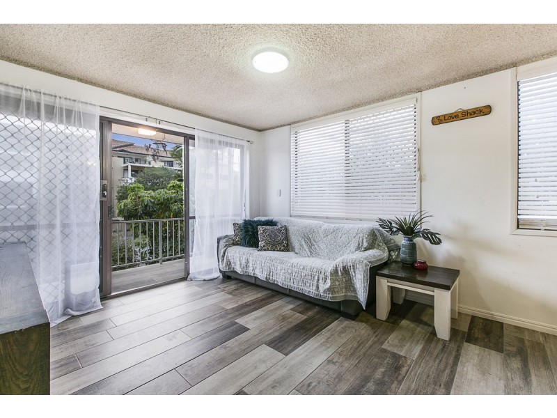 2/6 Parker Street, Labrador QLD 4215