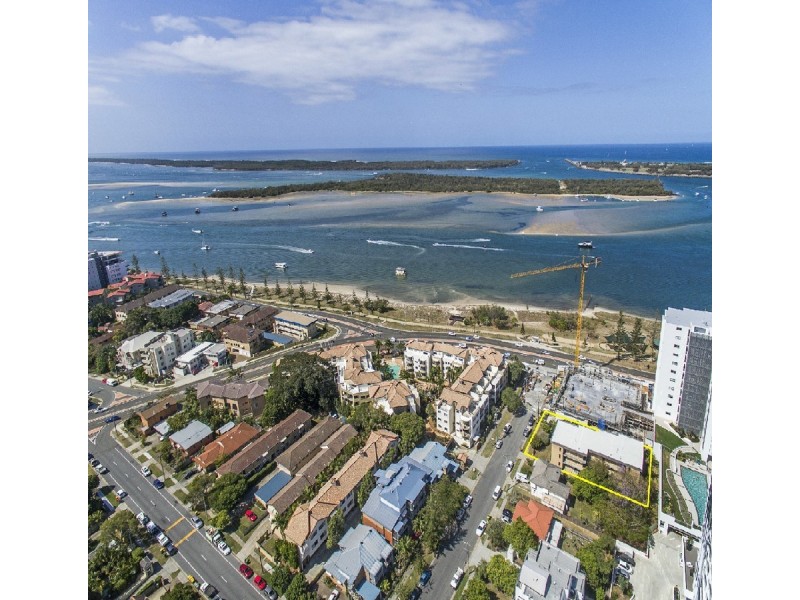 2/6 Parker Street, Labrador QLD 4215