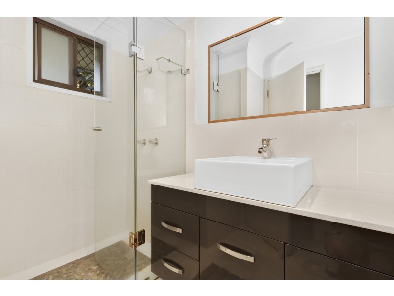 2/32 Proud Street, Labrador QLD 4215