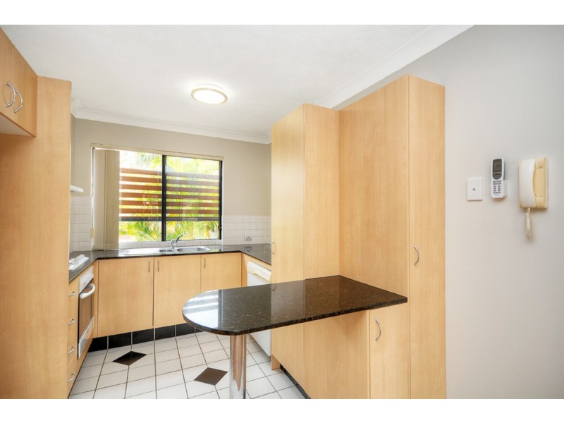 4/31 Middle Street, Labrador QLD 4215