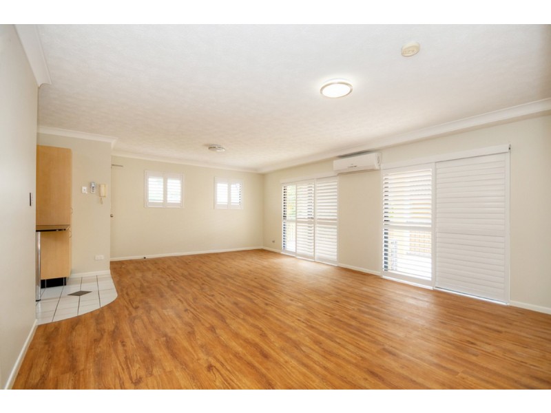 4/31 Middle Street, Labrador QLD 4215