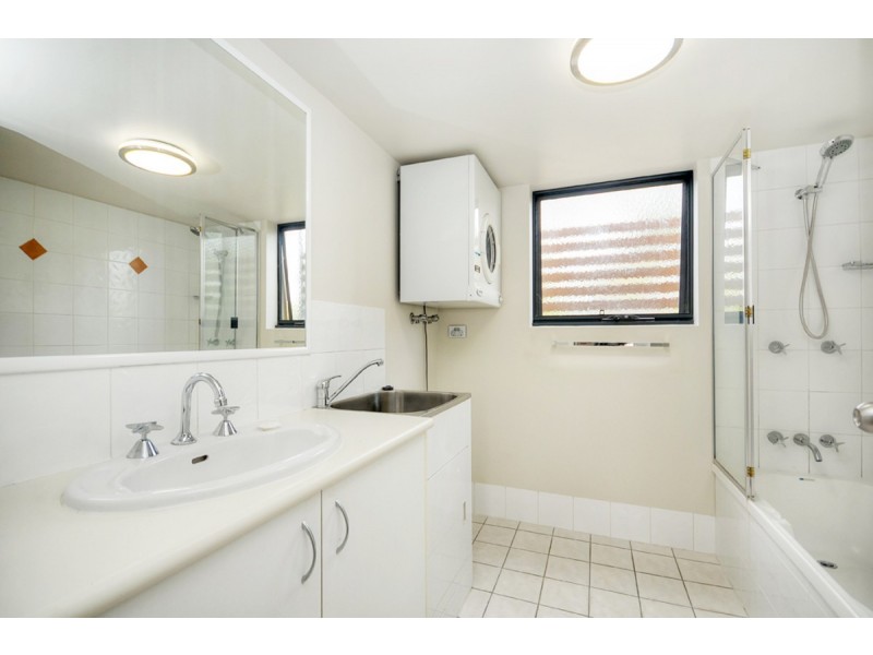 4/31 Middle Street, Labrador QLD 4215