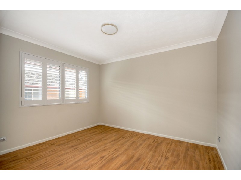 4/31 Middle Street, Labrador QLD 4215
