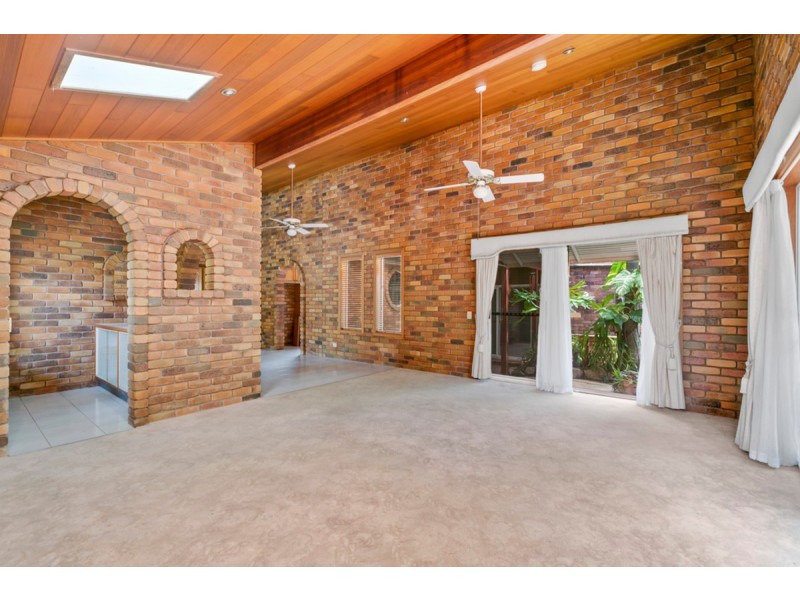 297 Central Street, Arundel QLD 4214