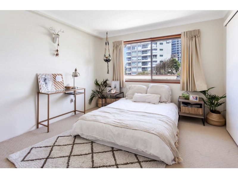 9/250 Marine Parade, Labrador QLD 4215