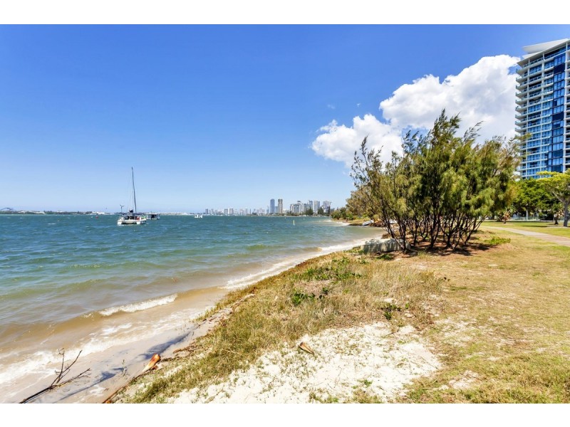 9/250 Marine Parade, Labrador QLD 4215