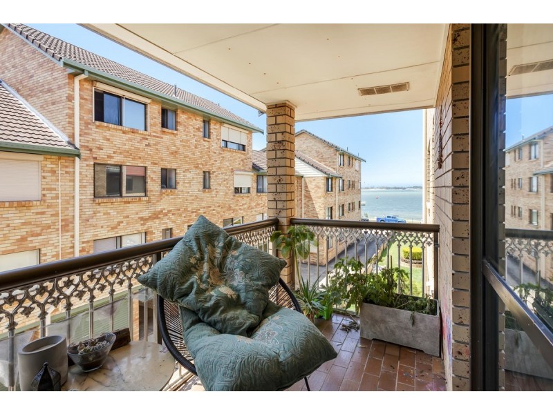 9/250 Marine Parade, Labrador QLD 4215