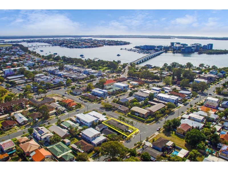 1 & 2/41 Errol Avenue, Paradise Point QLD 4216