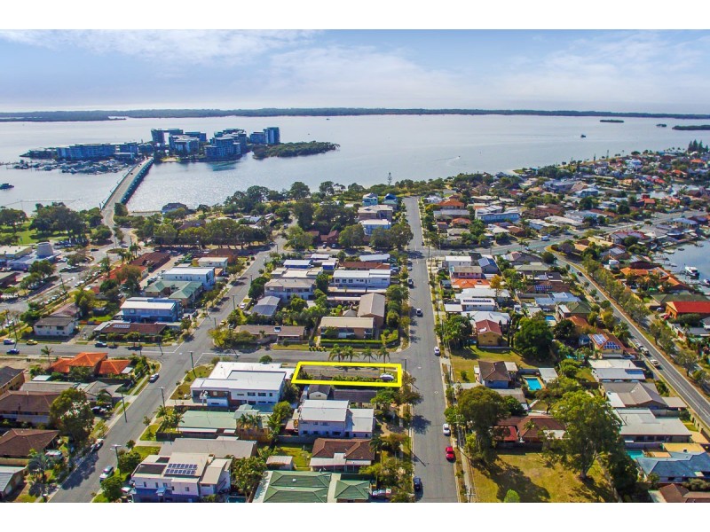 1 & 2/41 Errol Avenue, Paradise Point QLD 4216