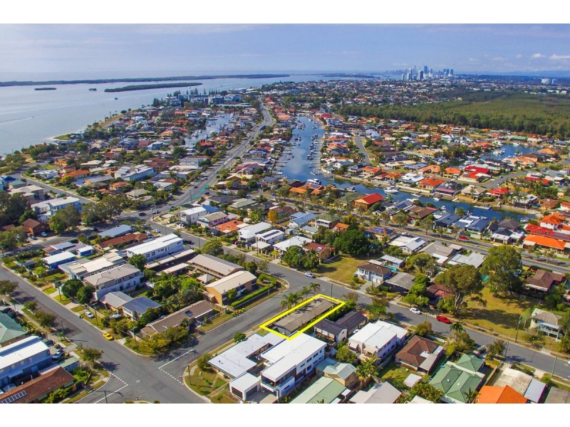 1 & 2/41 Errol Avenue, Paradise Point QLD 4216