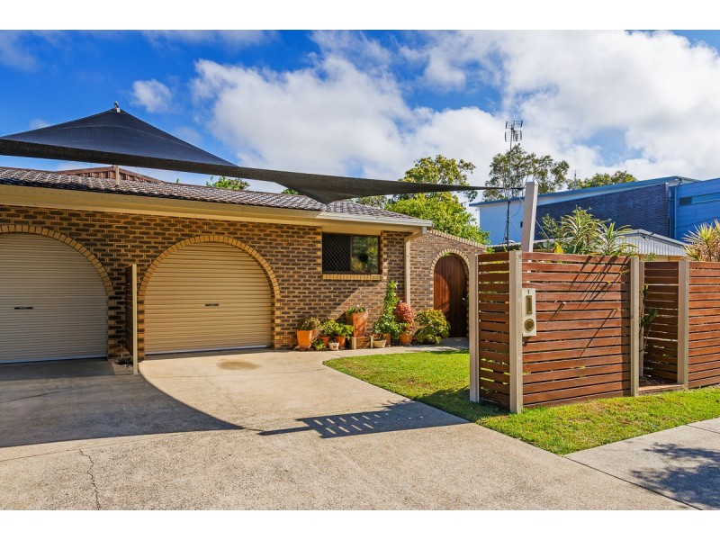 1 & 2/20 Drake Avenue, Paradise Point QLD 4216