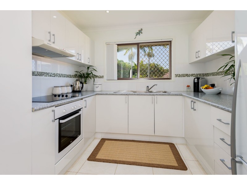 1 & 2/20 Drake Avenue, Paradise Point QLD 4216