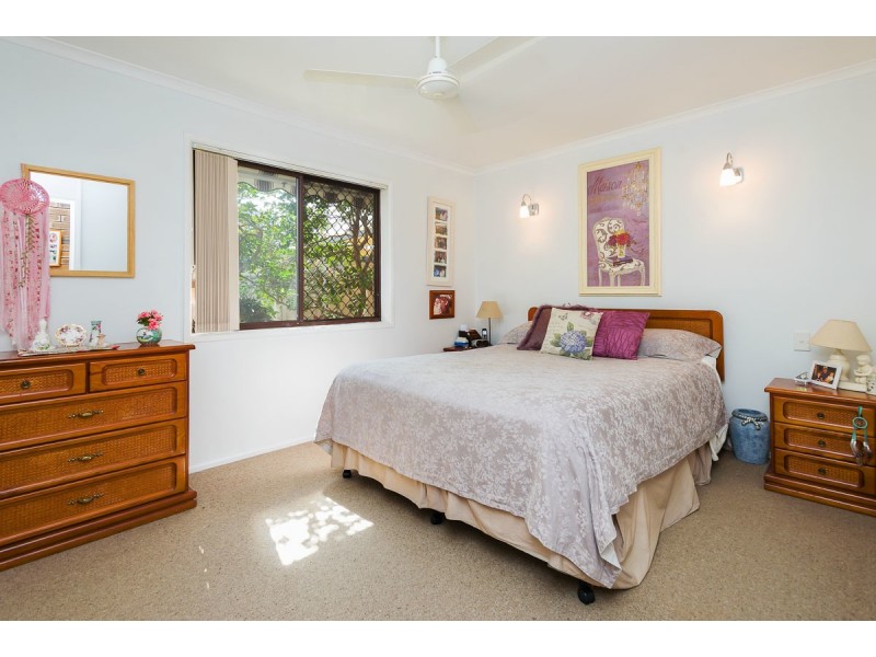 1 & 2/20 Drake Avenue, Paradise Point QLD 4216