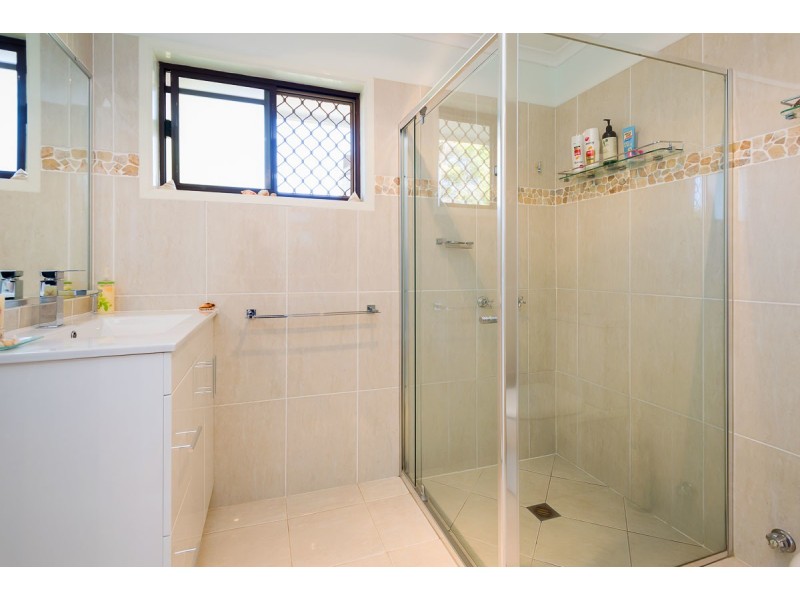 1 & 2/20 Drake Avenue, Paradise Point QLD 4216