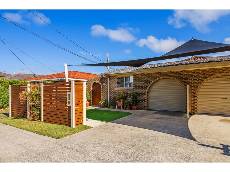 1 & 2/20 Drake Avenue, Paradise Point QLD 4216