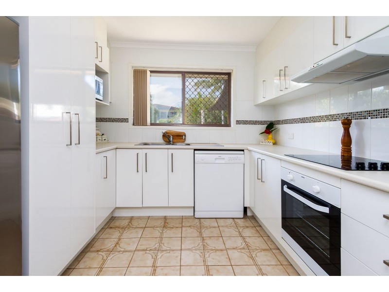 1 & 2/20 Drake Avenue, Paradise Point QLD 4216