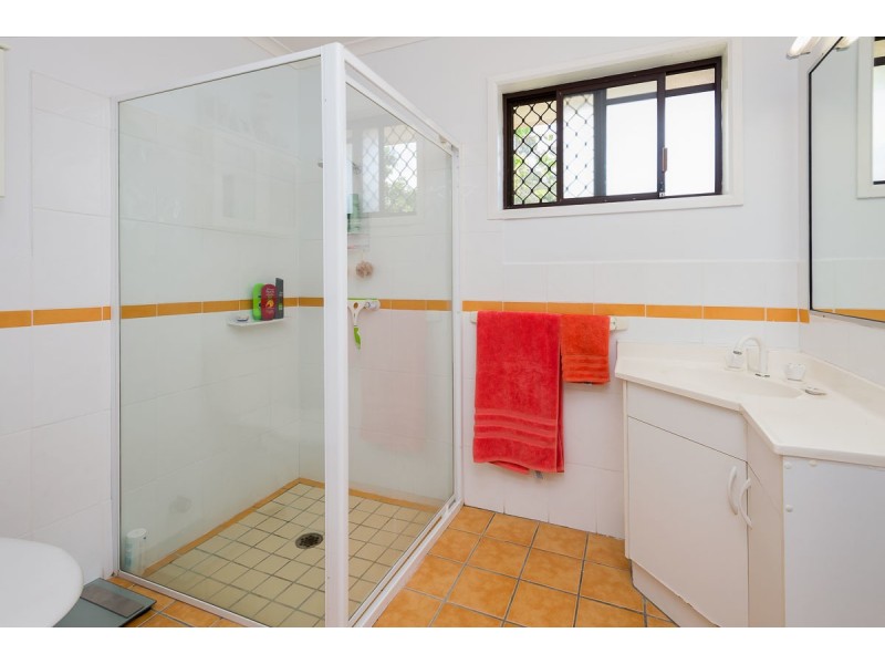 1 & 2/20 Drake Avenue, Paradise Point QLD 4216