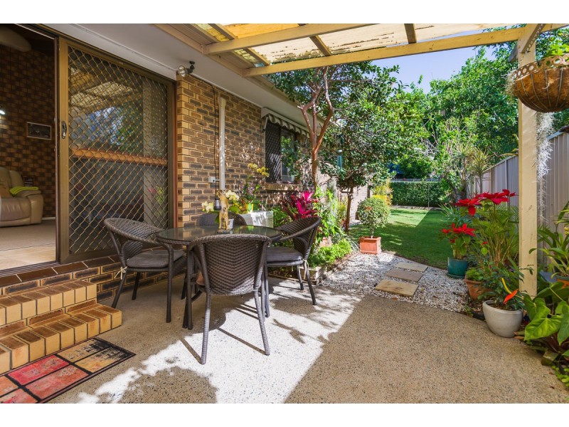 1 & 2/20 Drake Avenue, Paradise Point QLD 4216