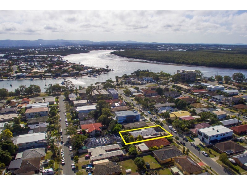 1 & 2/20 Drake Avenue, Paradise Point QLD 4216