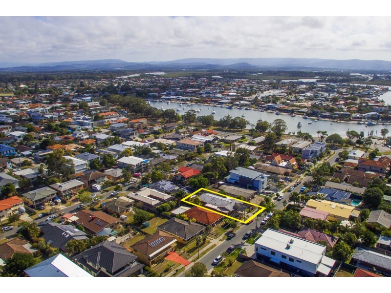 1 & 2/20 Drake Avenue, Paradise Point QLD 4216