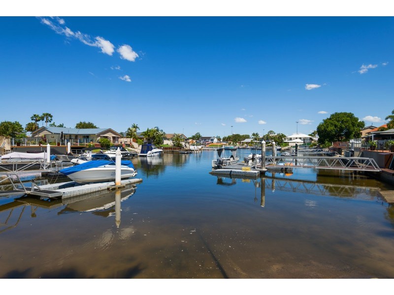 249 Morala Avenue, Runaway Bay QLD 4216