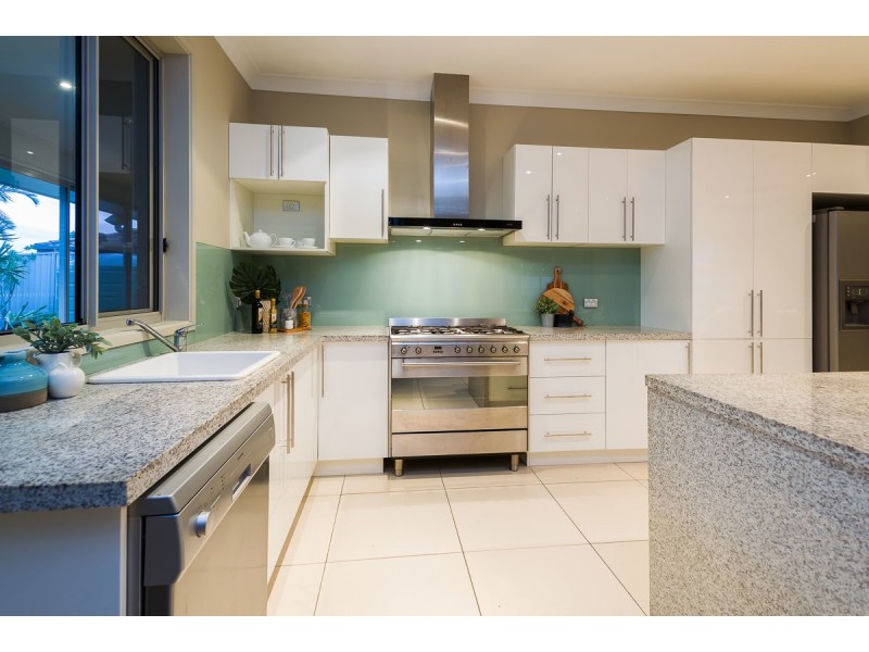 249 Morala Avenue, Runaway Bay QLD 4216