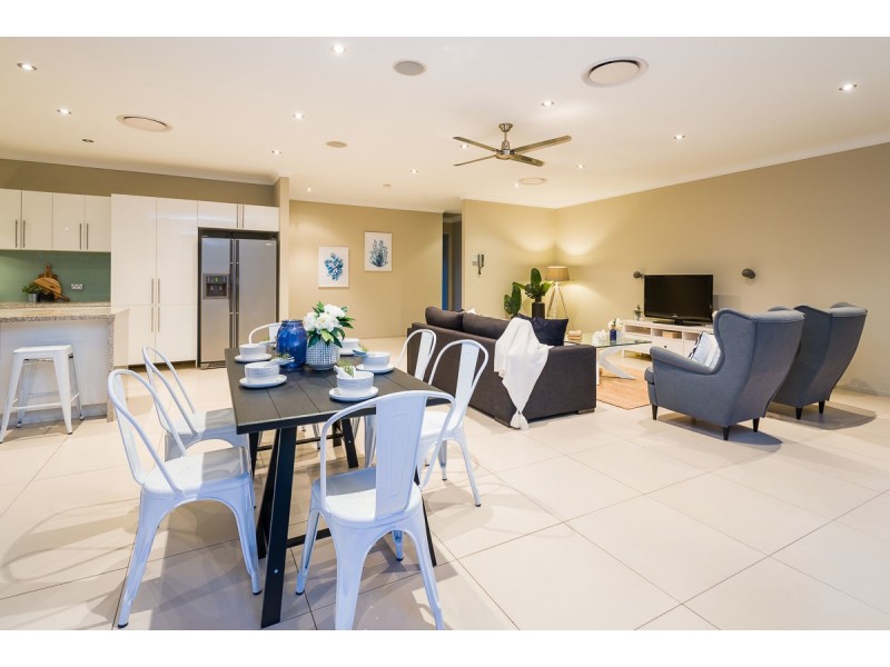 249 Morala Avenue, Runaway Bay QLD 4216