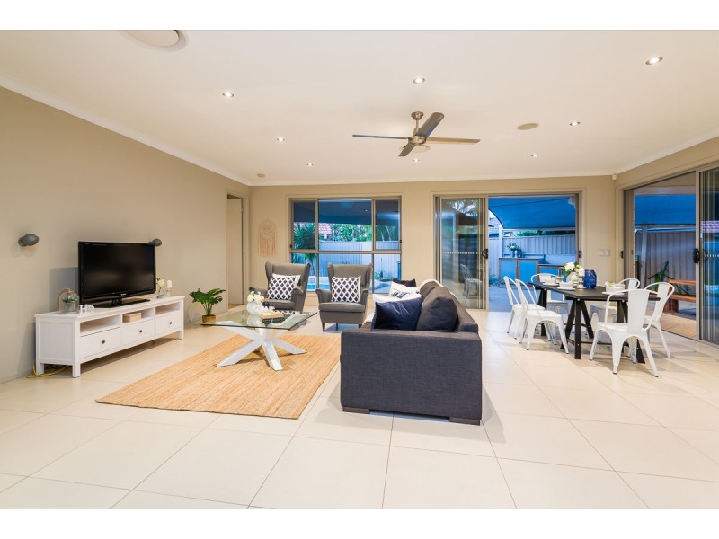 249 Morala Avenue, Runaway Bay QLD 4216