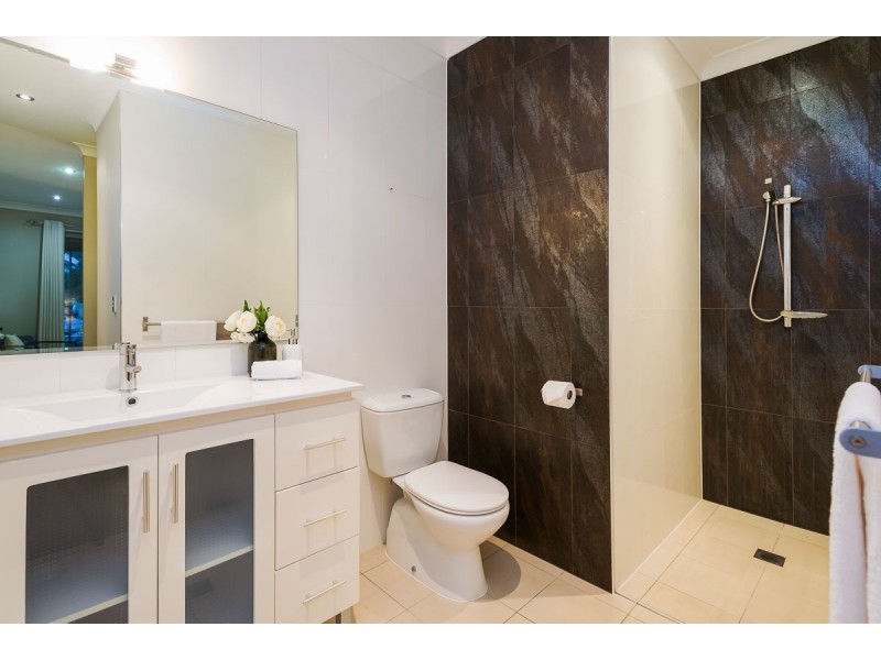 249 Morala Avenue, Runaway Bay QLD 4216