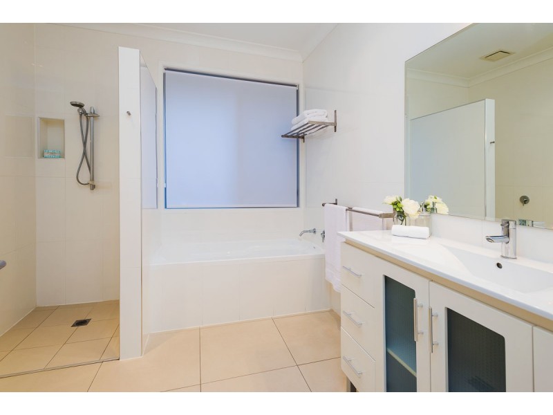 249 Morala Avenue, Runaway Bay QLD 4216