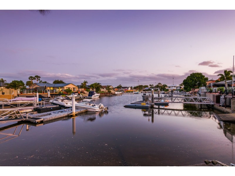 249 Morala Avenue, Runaway Bay QLD 4216