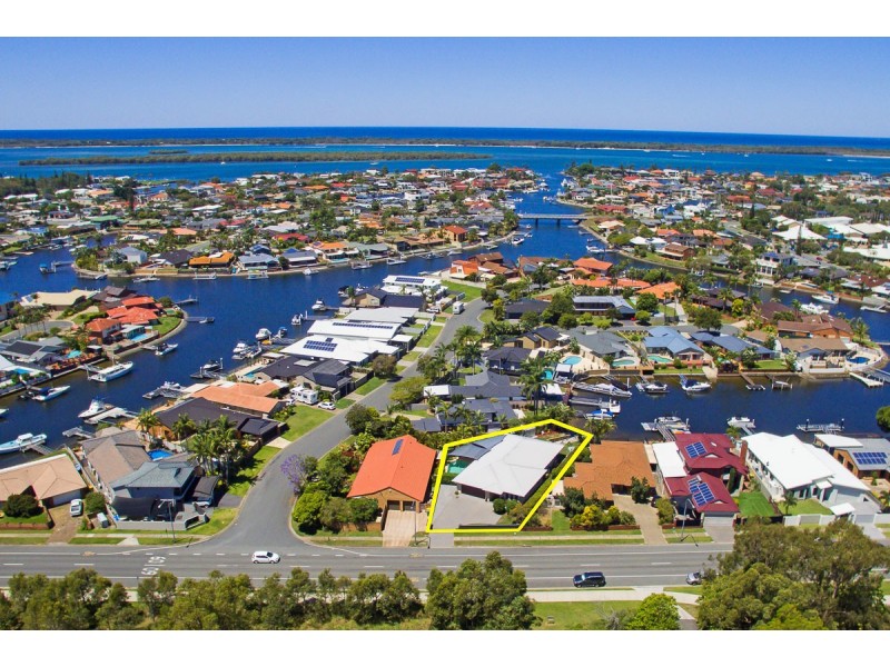 249 Morala Avenue, Runaway Bay QLD 4216