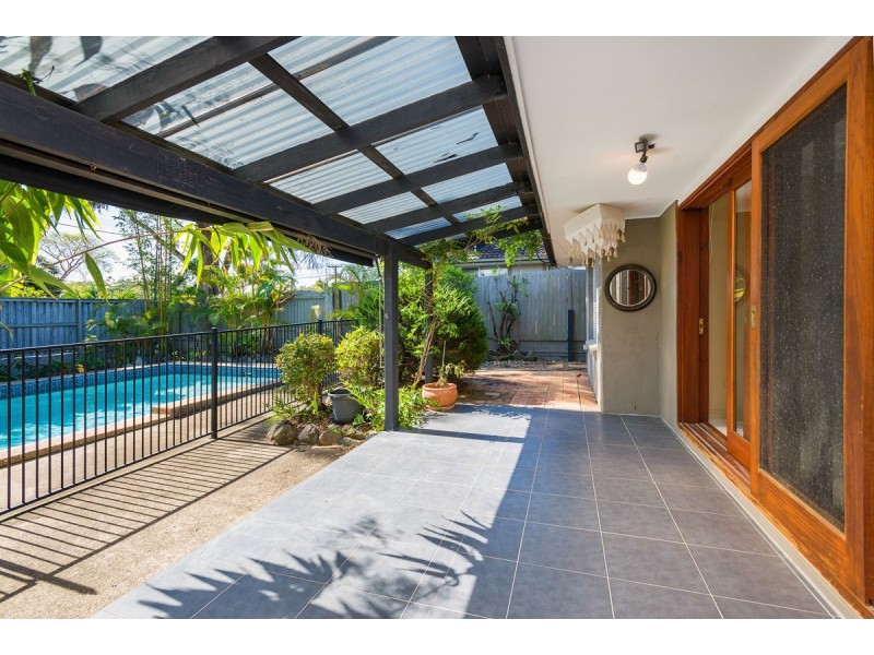 18 Grevillia Avenue, Southport QLD 4215