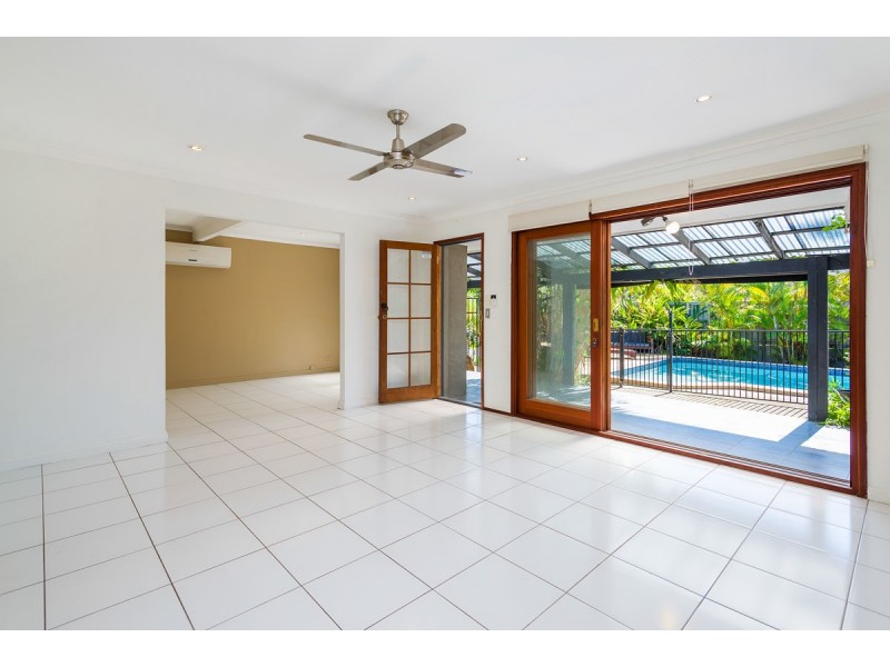 18 Grevillia Avenue, Southport QLD 4215