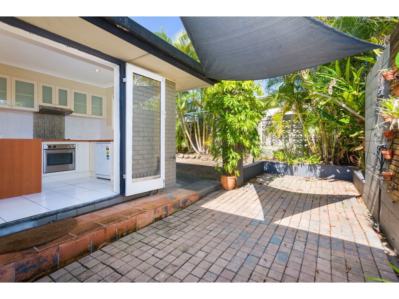 18 Grevillia Avenue, Southport QLD 4215